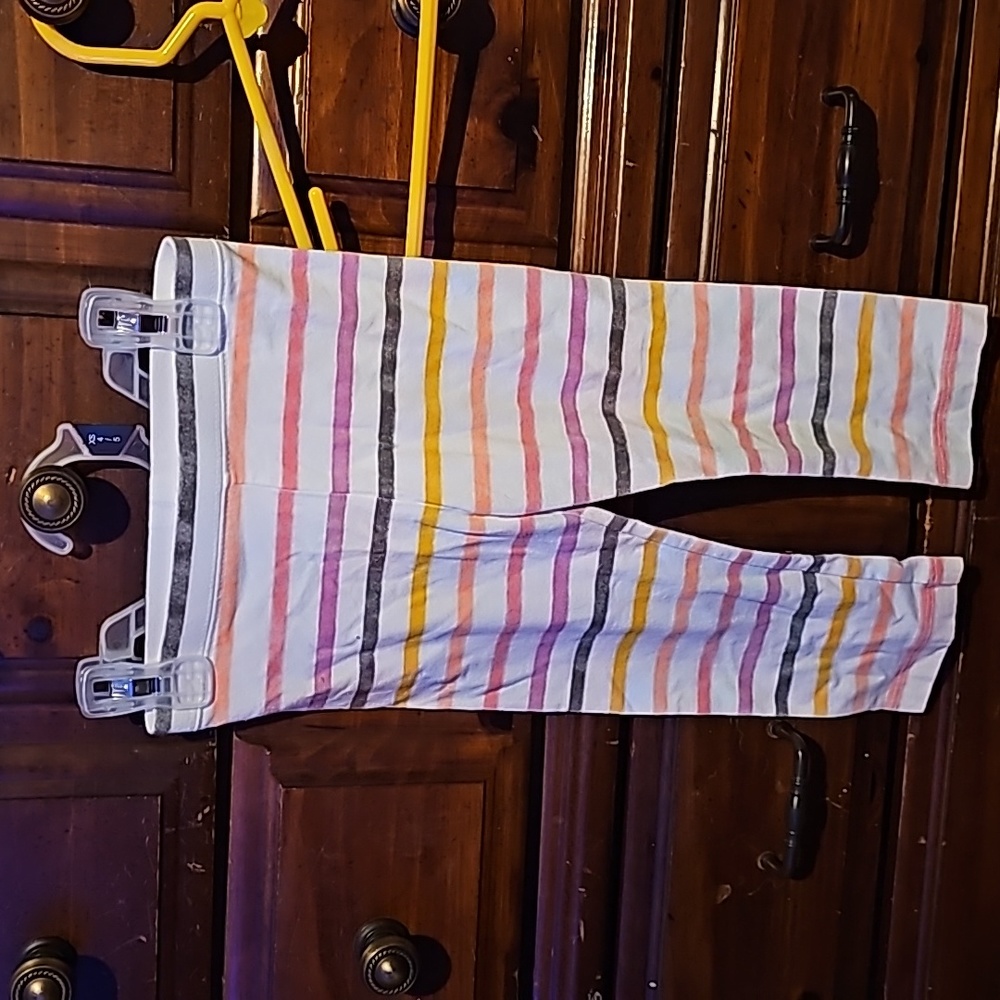 !!.                          Girls 4T capris